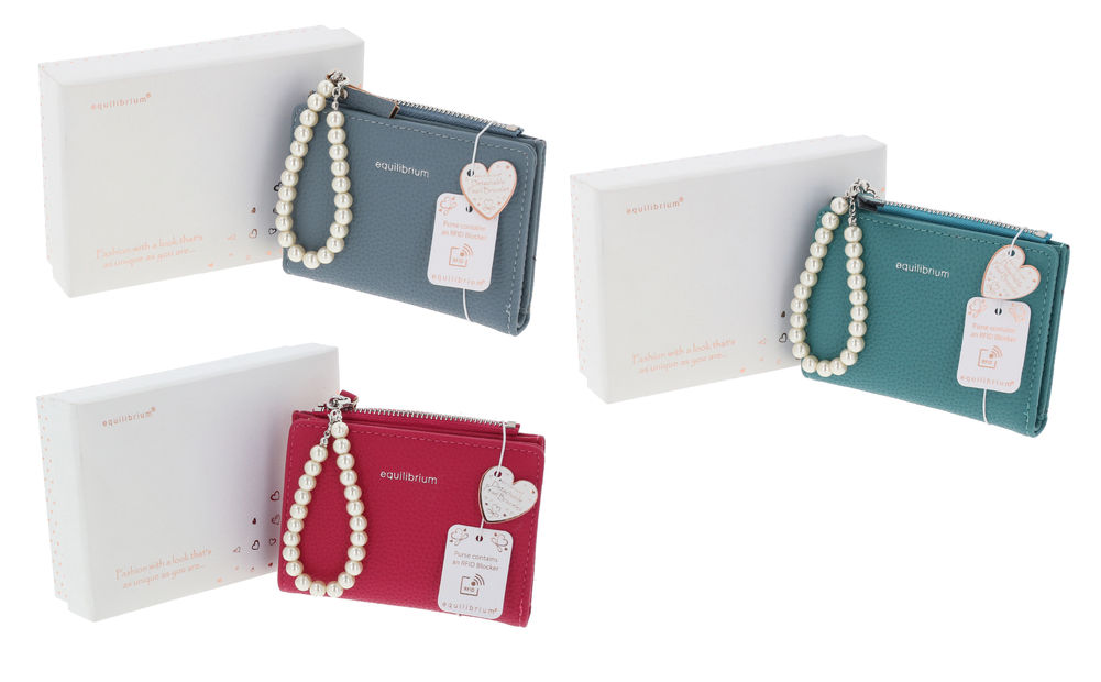 [27166] EQLB PEARL WRISTLET PURSE (3)