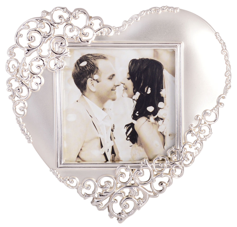 [37114] SILVER SATIN HEART FRAME 3X3